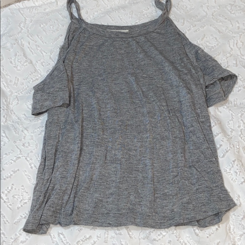 cropped shoulder tshirt